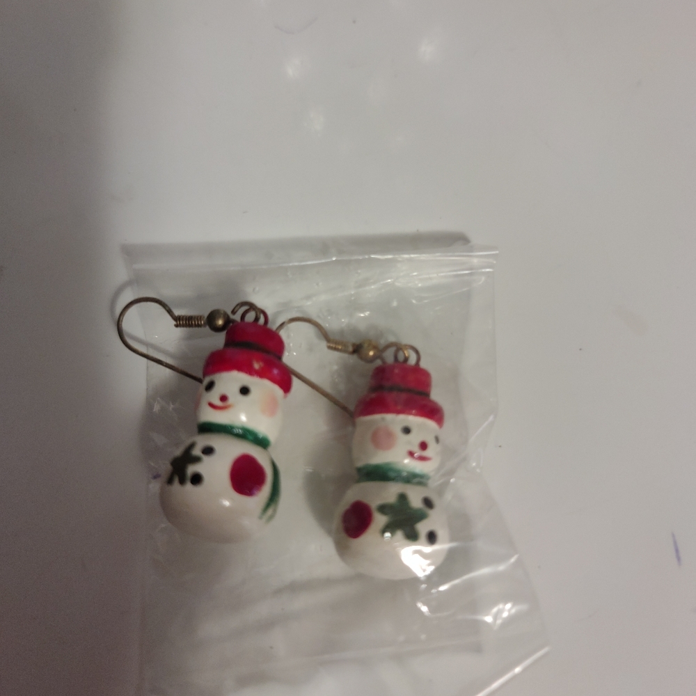 BRAND NEW!!! VINTAGE WOODEN CHRISTMAS SNOWMAN PIERCED EARRINGS.